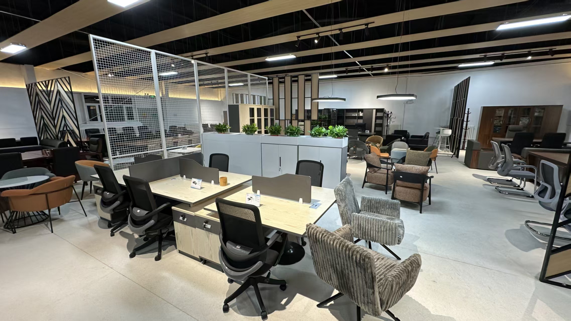 新疆德臻耘家具办公展厅